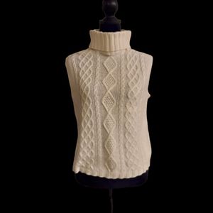 Take out L white sleeves sweater